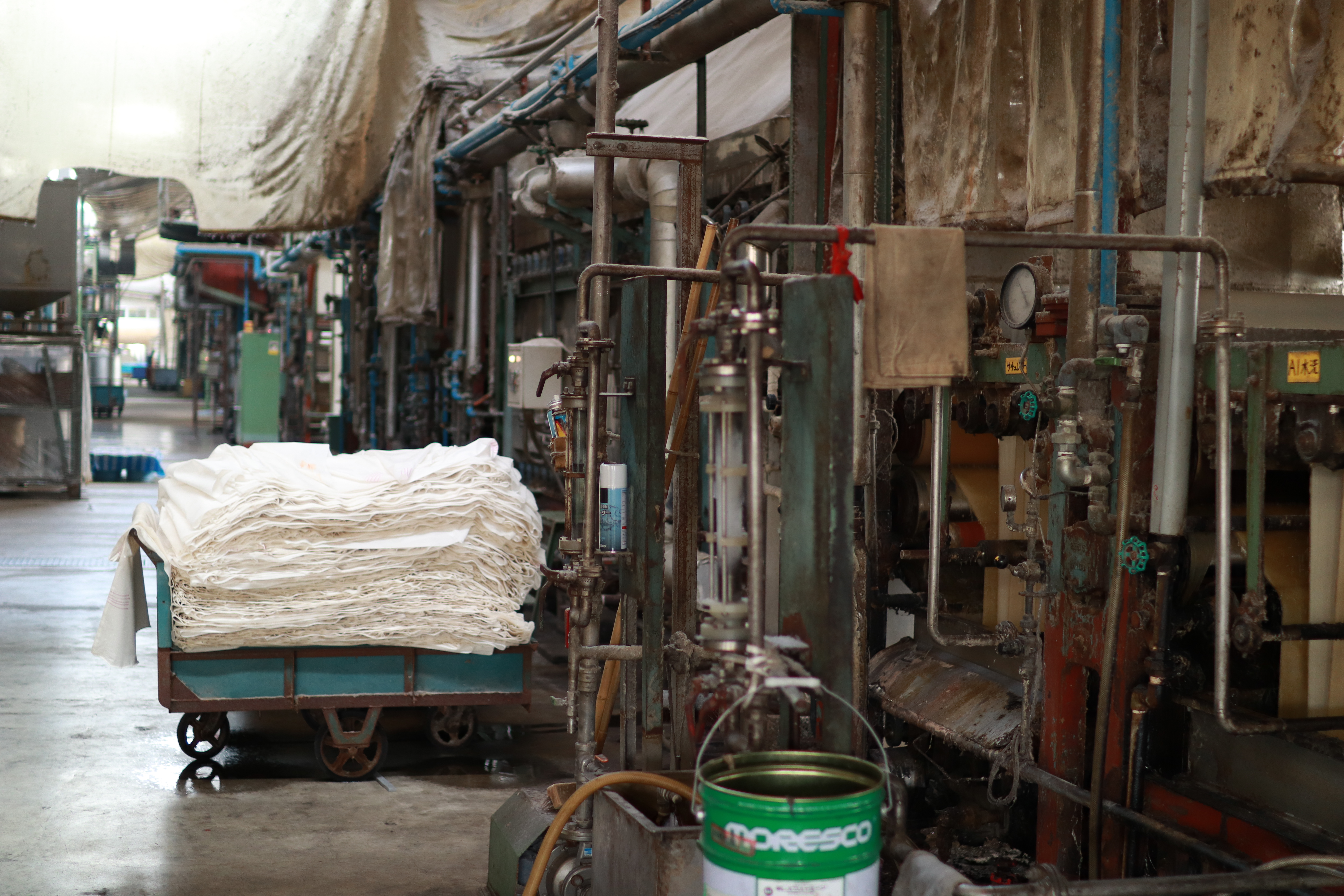 Japan Made屋 デニム工場 訪問写真 - 旧式シャトル織機